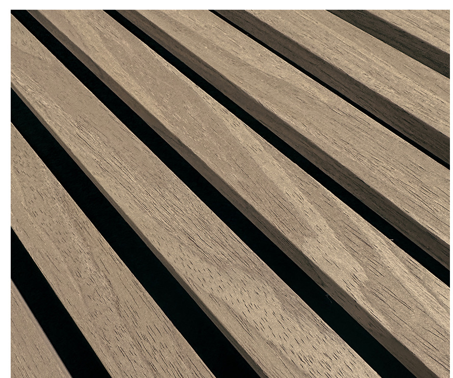 A VENEER Sonoma Oak burkolat lamelláinak és fekete akusztikus textíliájának részlete